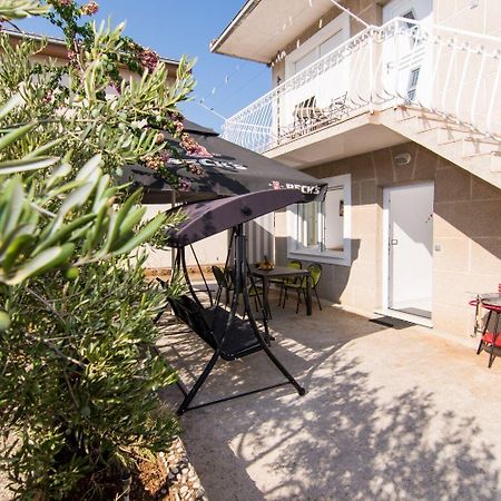 Apartments Ivica - Garden Terrace สลาทิเน ภายนอก รูปภาพ