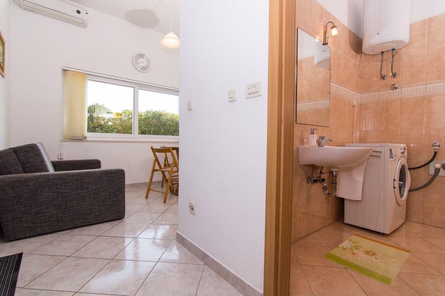 Apartments Ivica - Garden Terrace สลาทิเน ภายนอก รูปภาพ