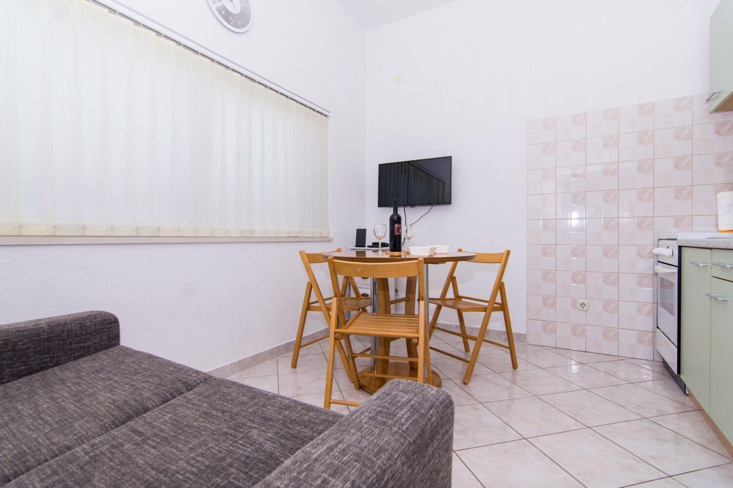 Apartments Ivica - Garden Terrace สลาทิเน ภายนอก รูปภาพ
