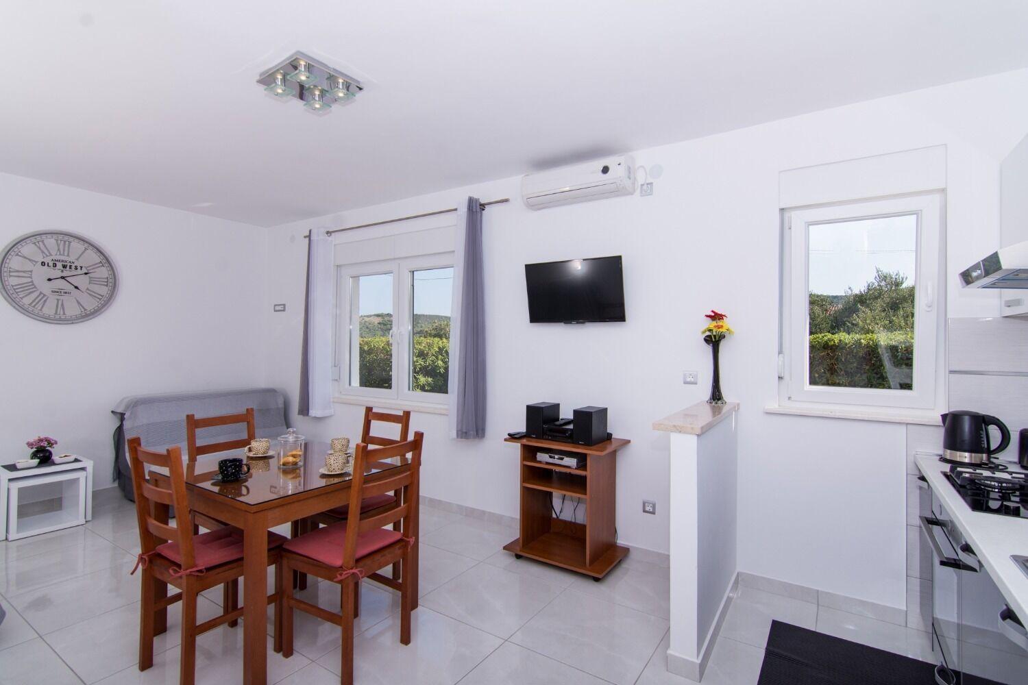 Apartments Ivica - Garden Terrace สลาทิเน ภายนอก รูปภาพ