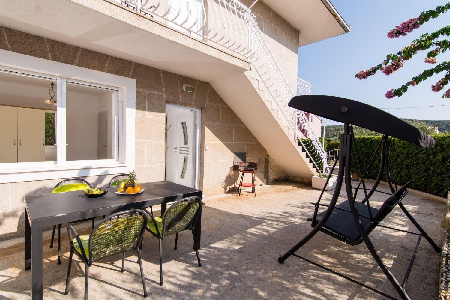 Apartments Ivica - Garden Terrace สลาทิเน ภายนอก รูปภาพ