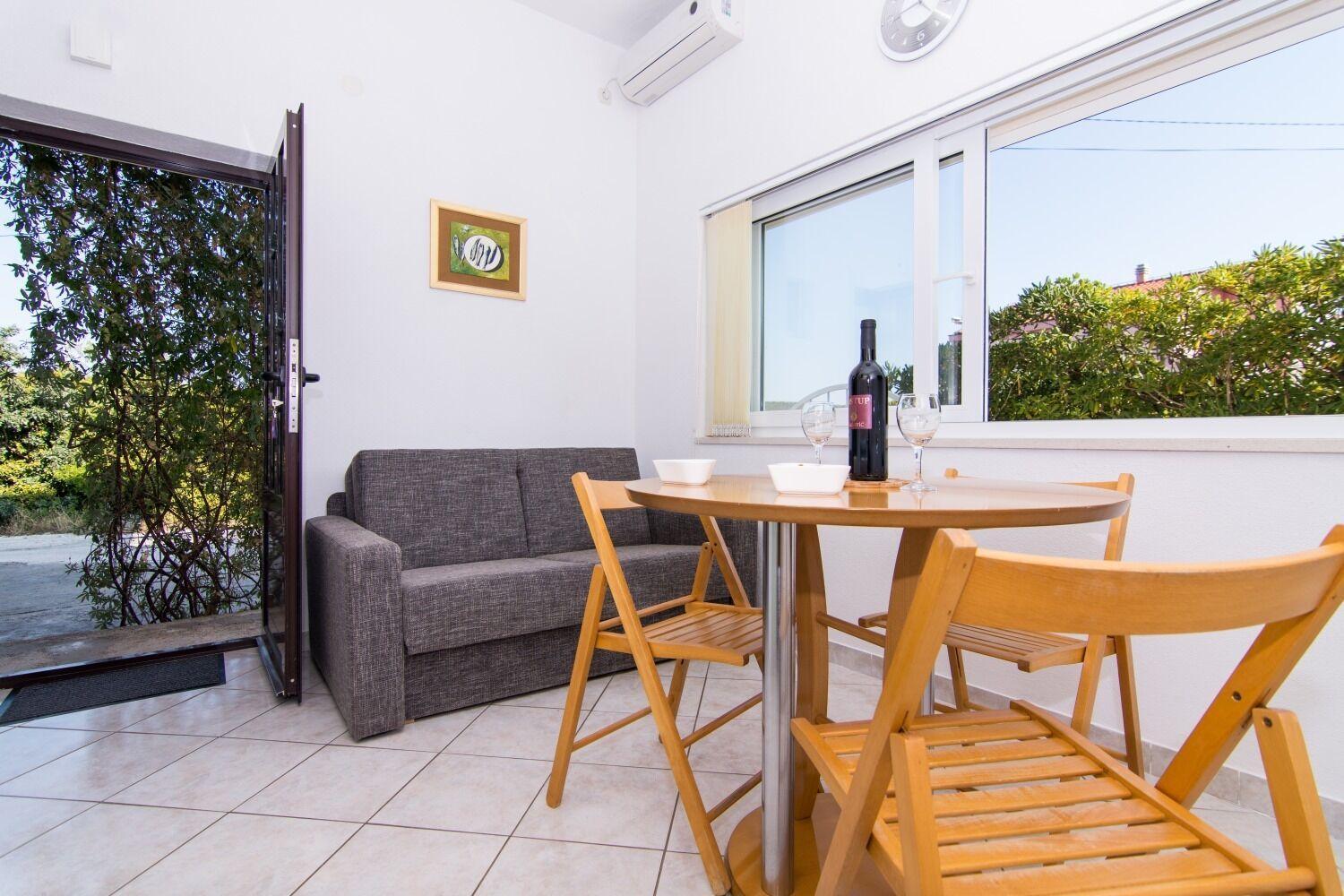 Apartments Ivica - Garden Terrace สลาทิเน ภายนอก รูปภาพ